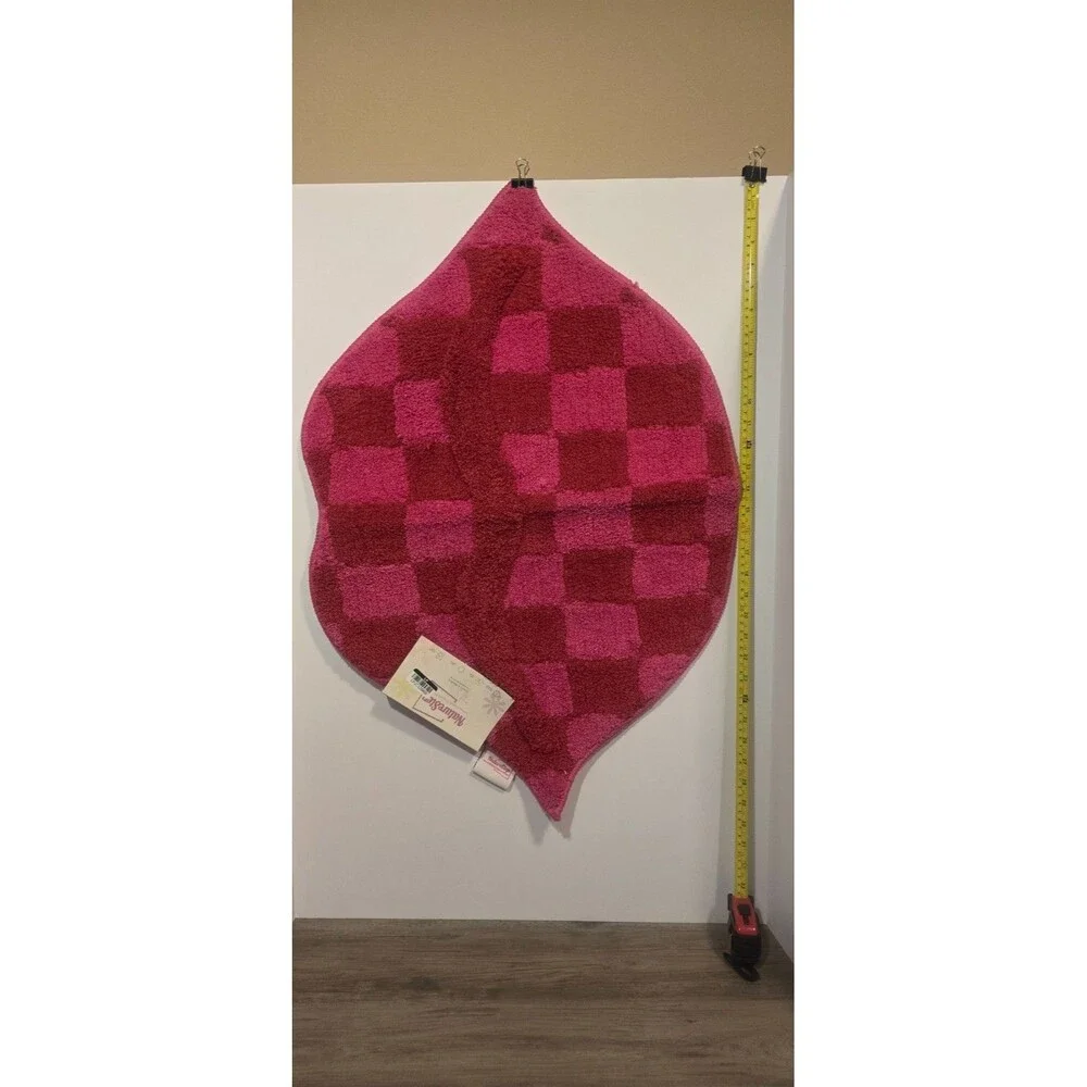 lips shaped, Machine Washable Non-Slip Bath Rug pink - NATURES STEP